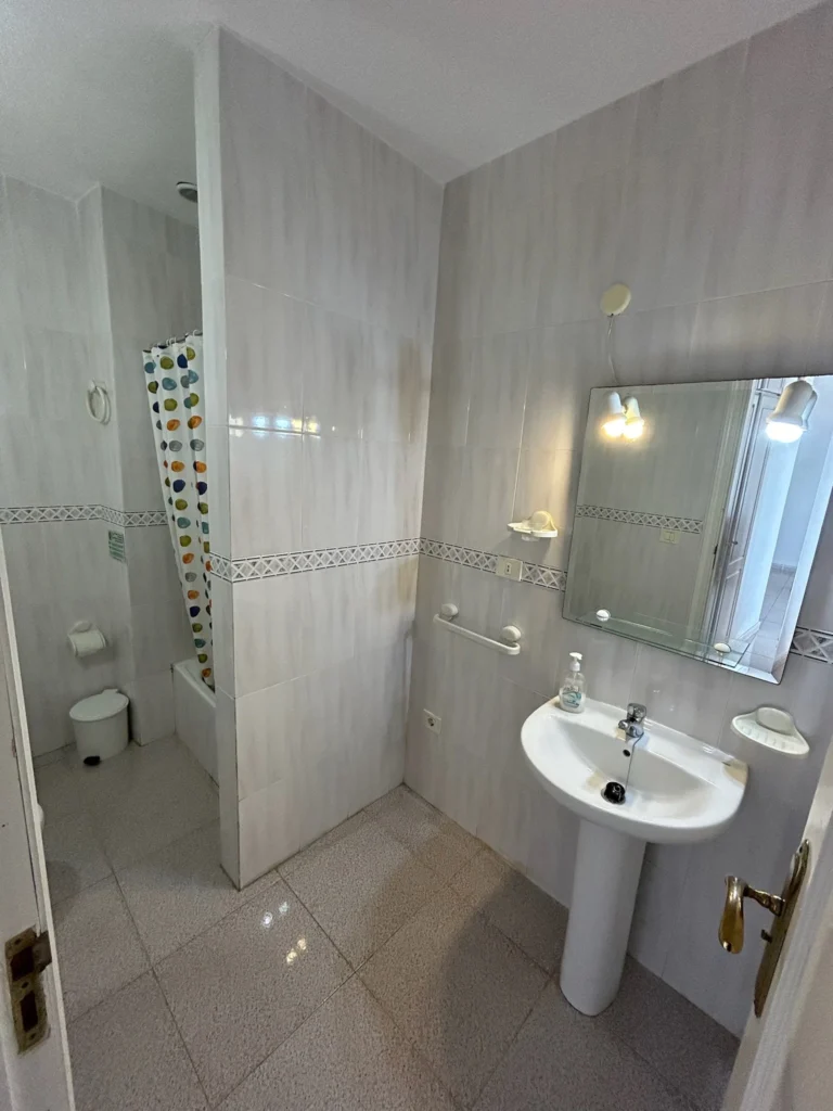 Baño completo del apartamento nº4