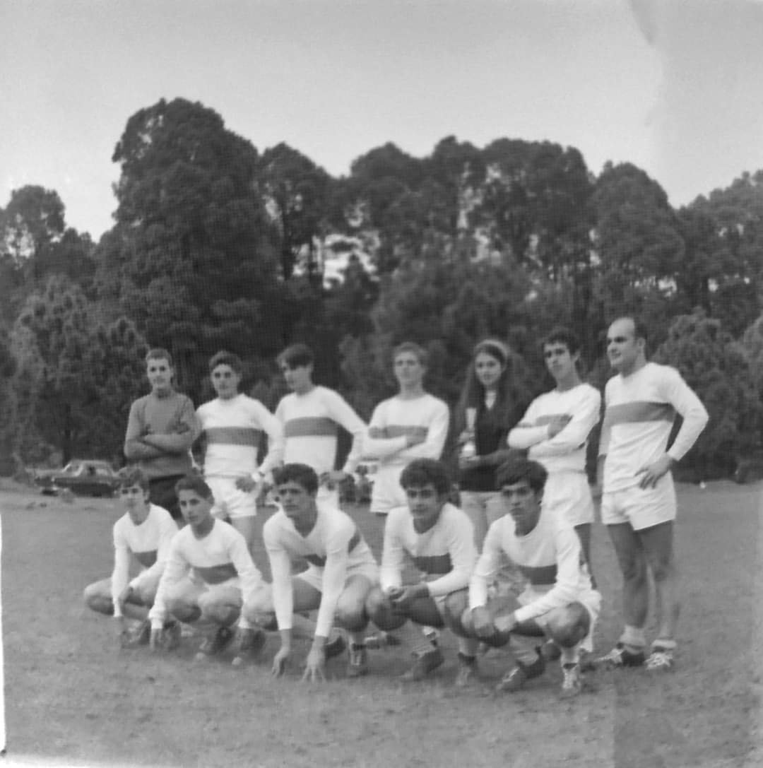 Equipo de Fútbol del Hierro y José Manuel Álamo en la foto